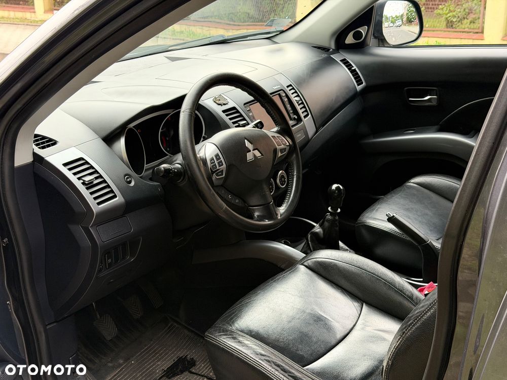 Mitsubishi Outlander 2.0 DID Instyle NAVI - 11