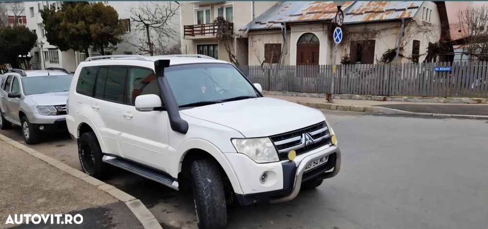 Mitsubishi Pajero - 2