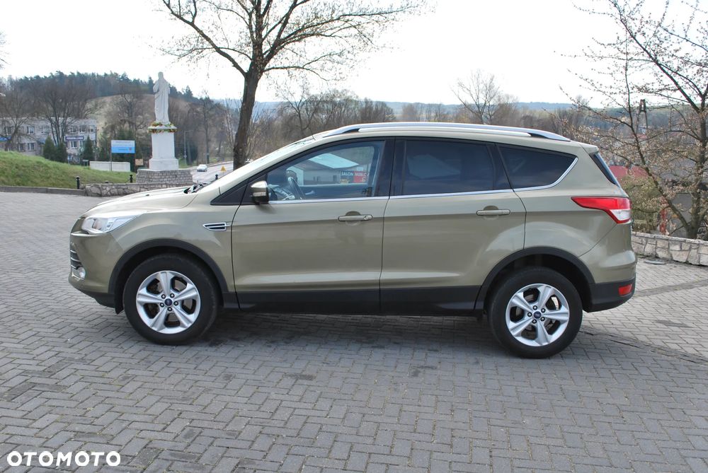 Ford Kuga 2.0 TDCi 2x4 Titanium - 4