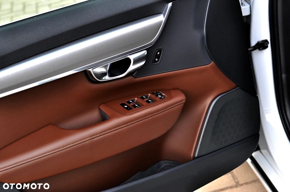 Volvo V90 D4 SCR Momentum Pro - 20