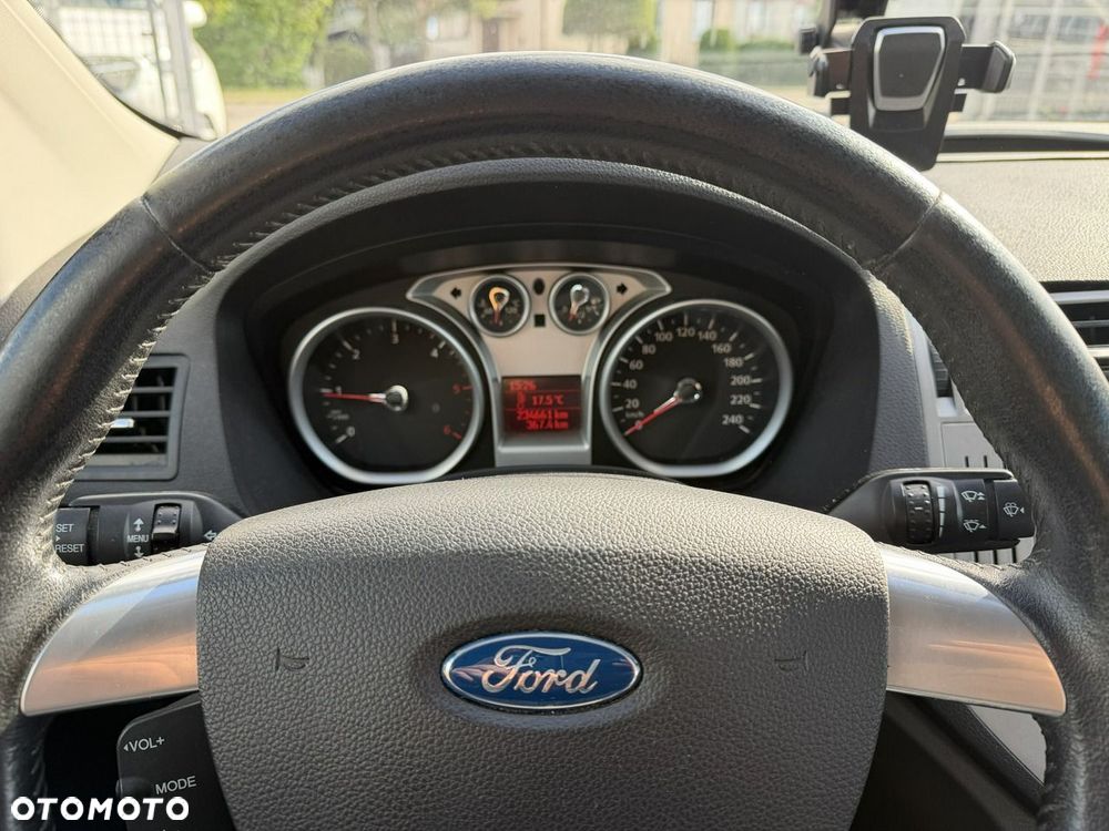 Ford Kuga - 10