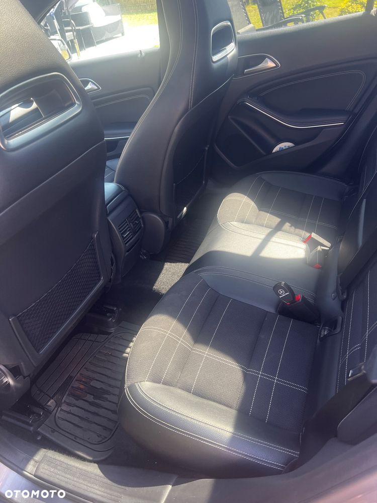 Mercedes-Benz GLA 220 CDI 4Matic 7G-DCT AMG Line - 16