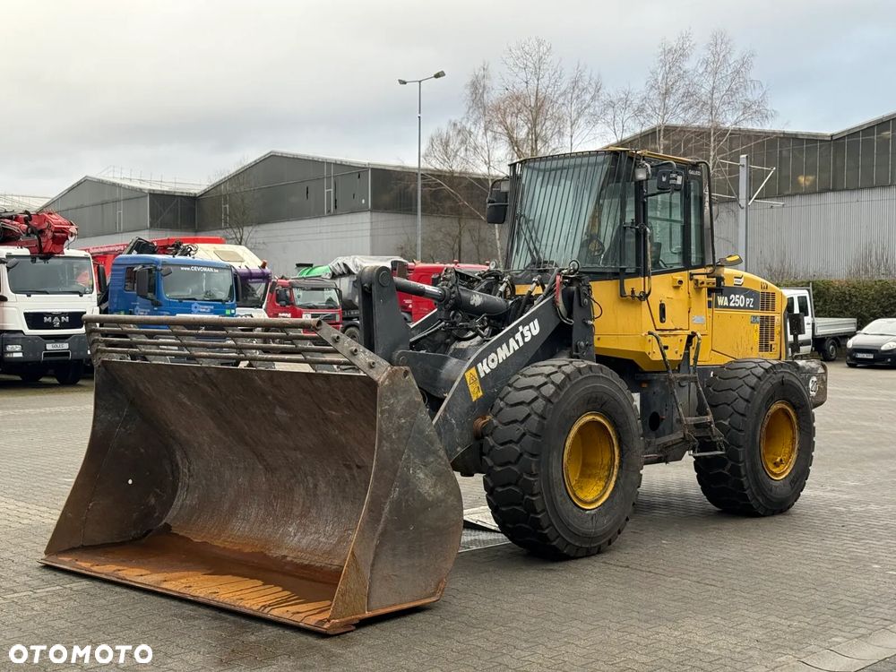 Komatsu WA 250PZ-6 - 1