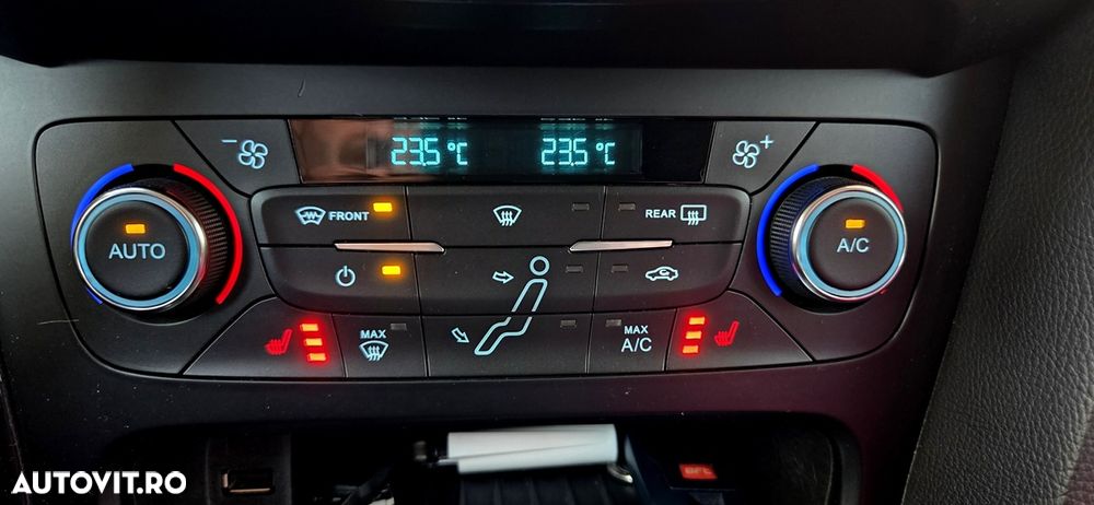 Ford Focus 2.0 TDCI Powershift Titanium - 22