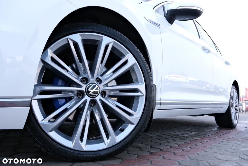 Volkswagen Passat - 4