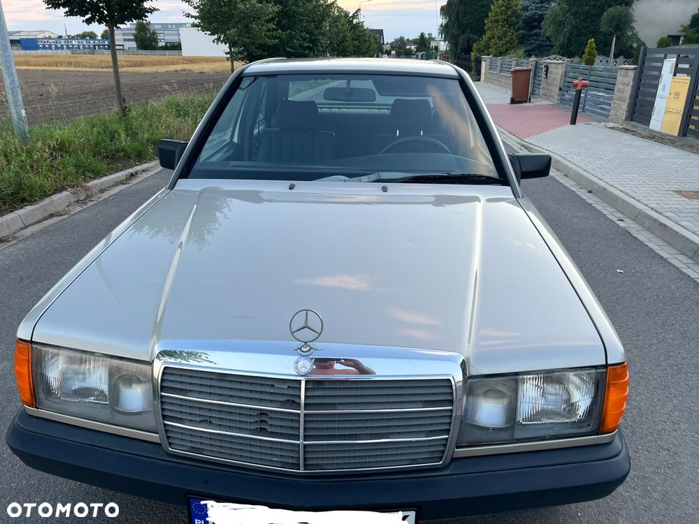 Mercedes-Benz W201 (190) - 3