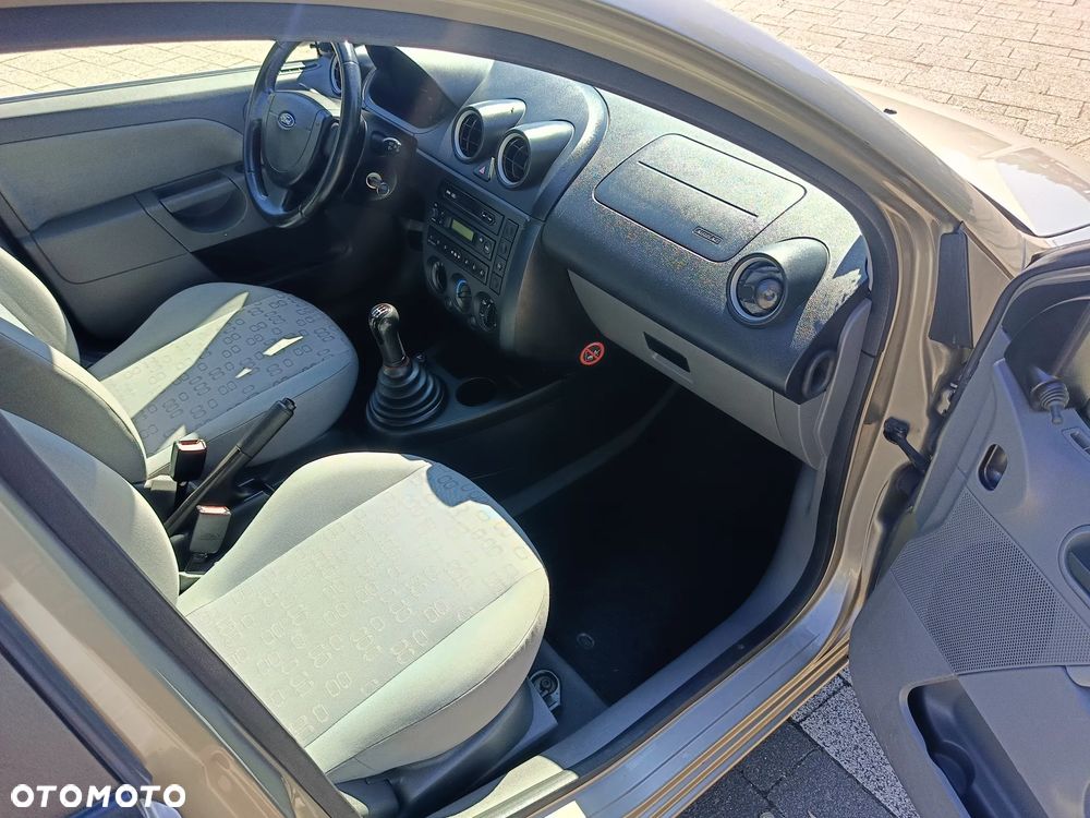 Ford Fiesta 1.3 Ambiente - 7