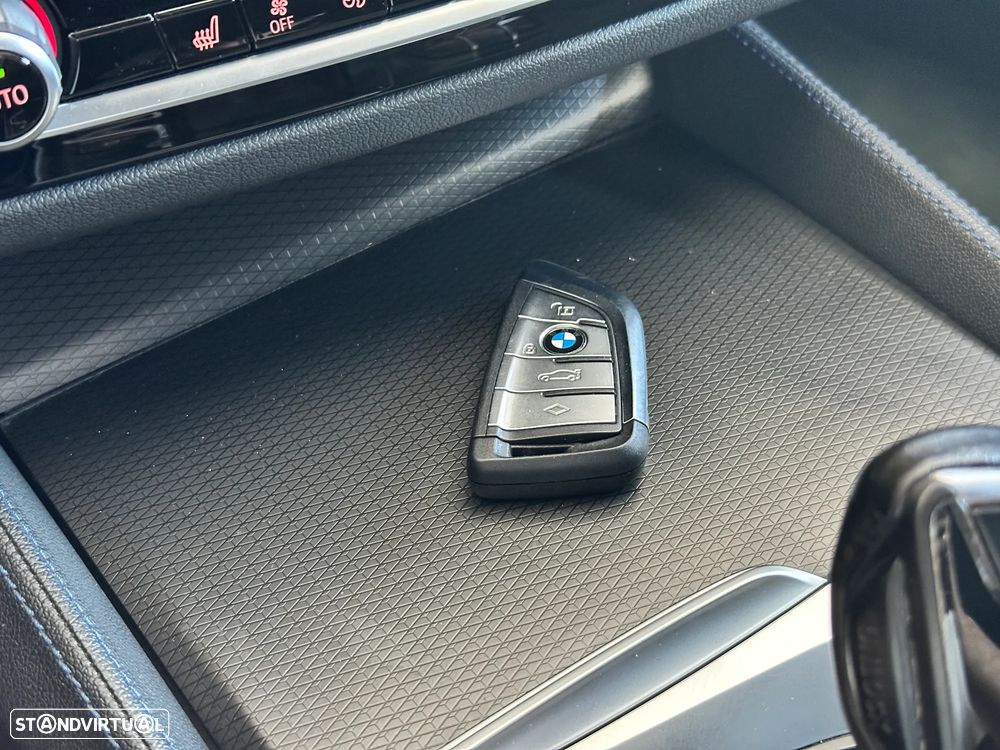 BMW 530 e Pack Desportivo M - 23