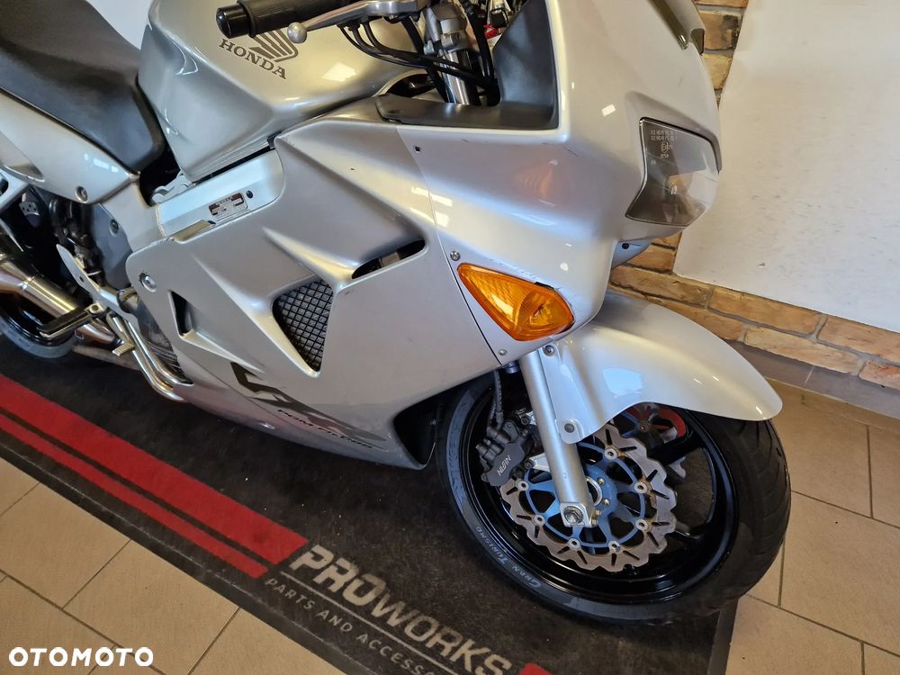Honda VFR - 23
