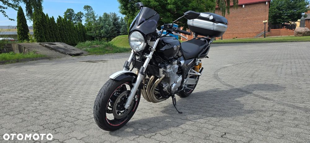 Yamaha XJR - 8