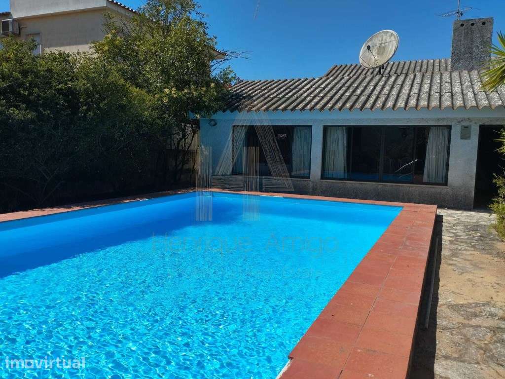 Moradia isolada T4 na Cotovia - localização central, espaçosa e com... - Grande imagem: 4/27