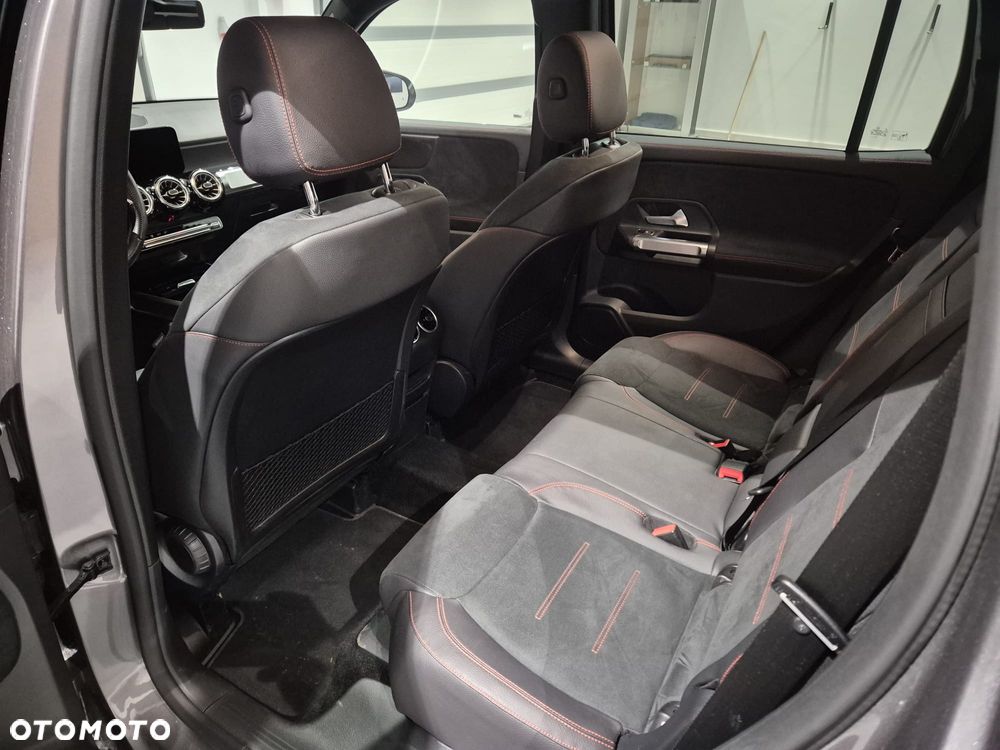 Mercedes-Benz GLB - 9