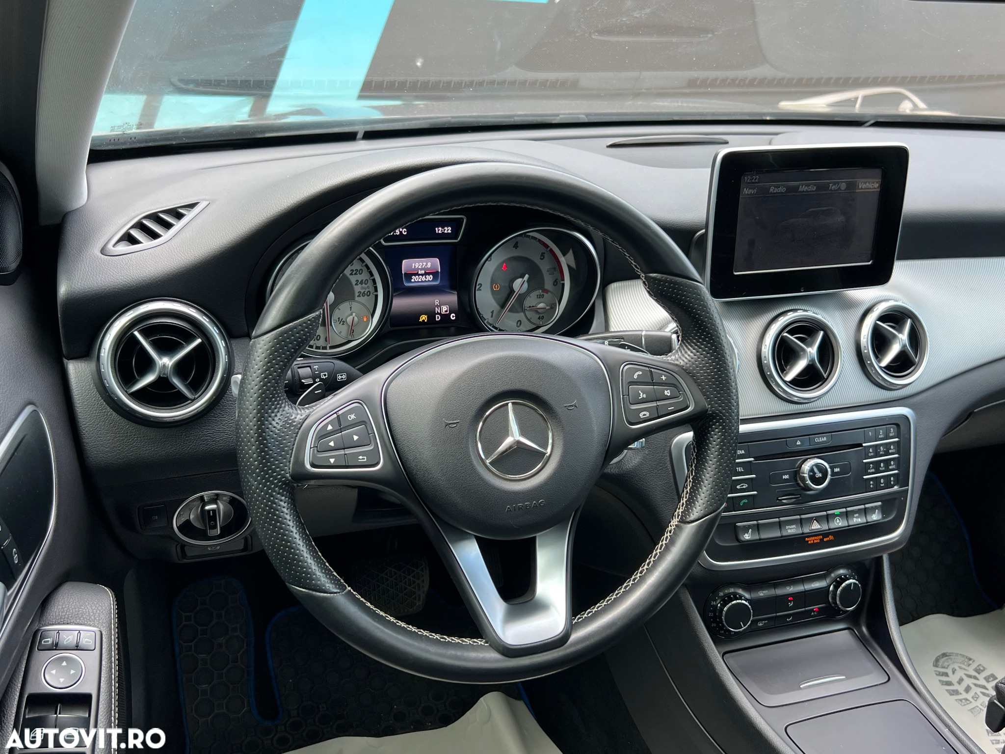 Mercedes-Benz GLA 220 d 7G-DCT Urban - 10