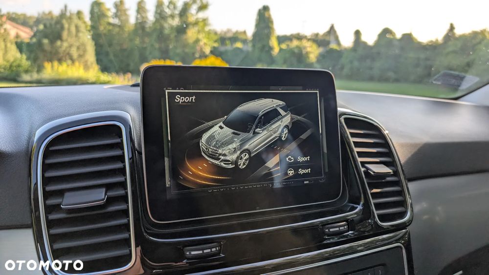 Mercedes-Benz GLE 400 4-Matic 9G-TRONIC - 24
