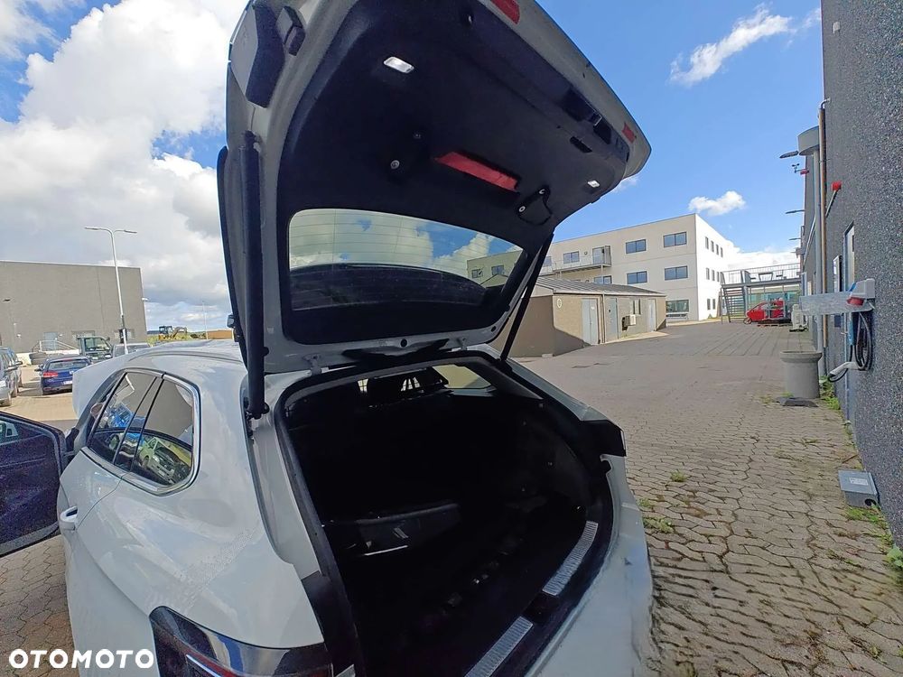 Volkswagen Passat 2.0 TDI SCR DSG 4Motion Elegance - 14