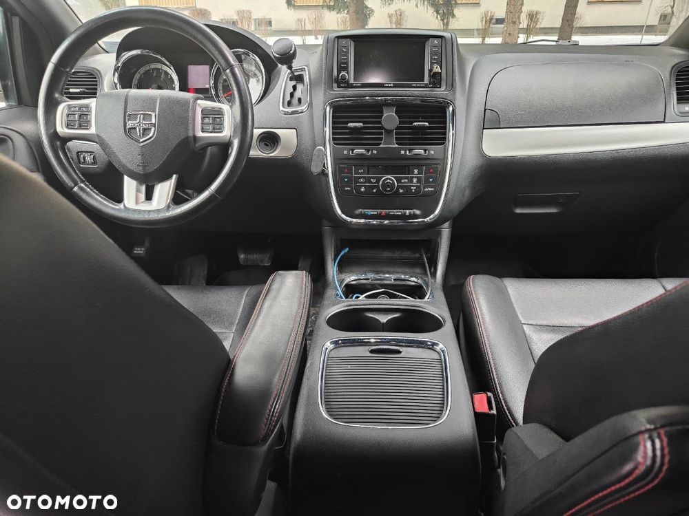 Dodge Grand Caravan - 8