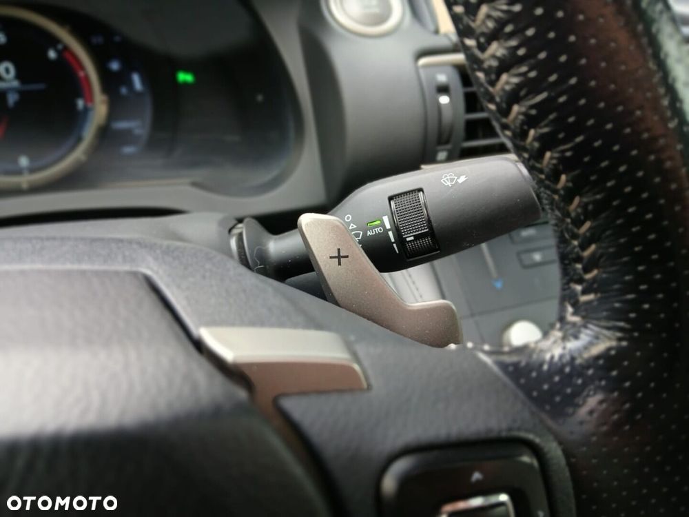 Lexus RC 200t / 300 F Sport - 32