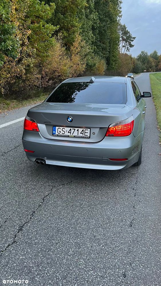 BMW Seria 5 523i - 5