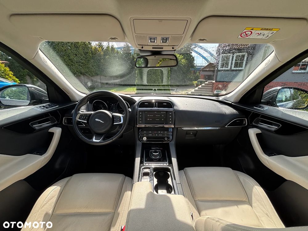 Jaguar F-Pace 2.0 i4D AWD Prestige - 9