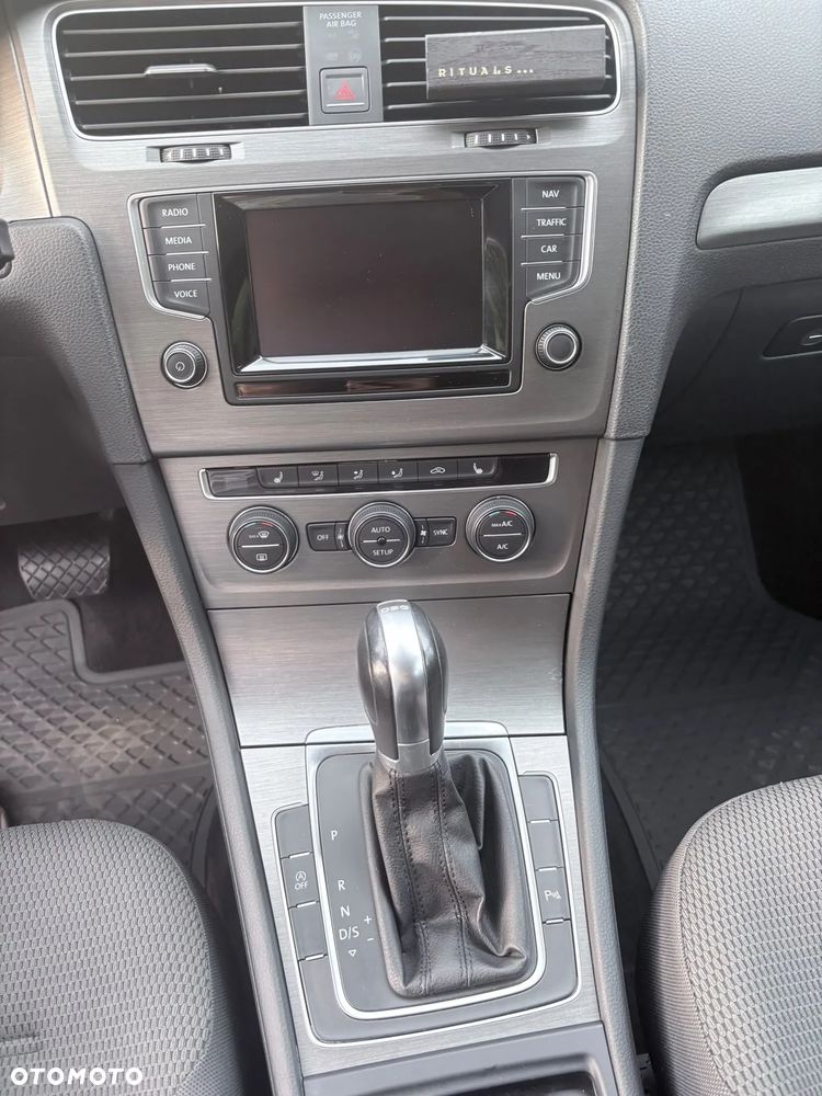 Volkswagen Golf - 6