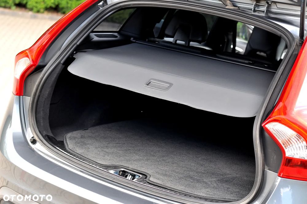 Volvo V60 D4 Geartronic R-Design - 37