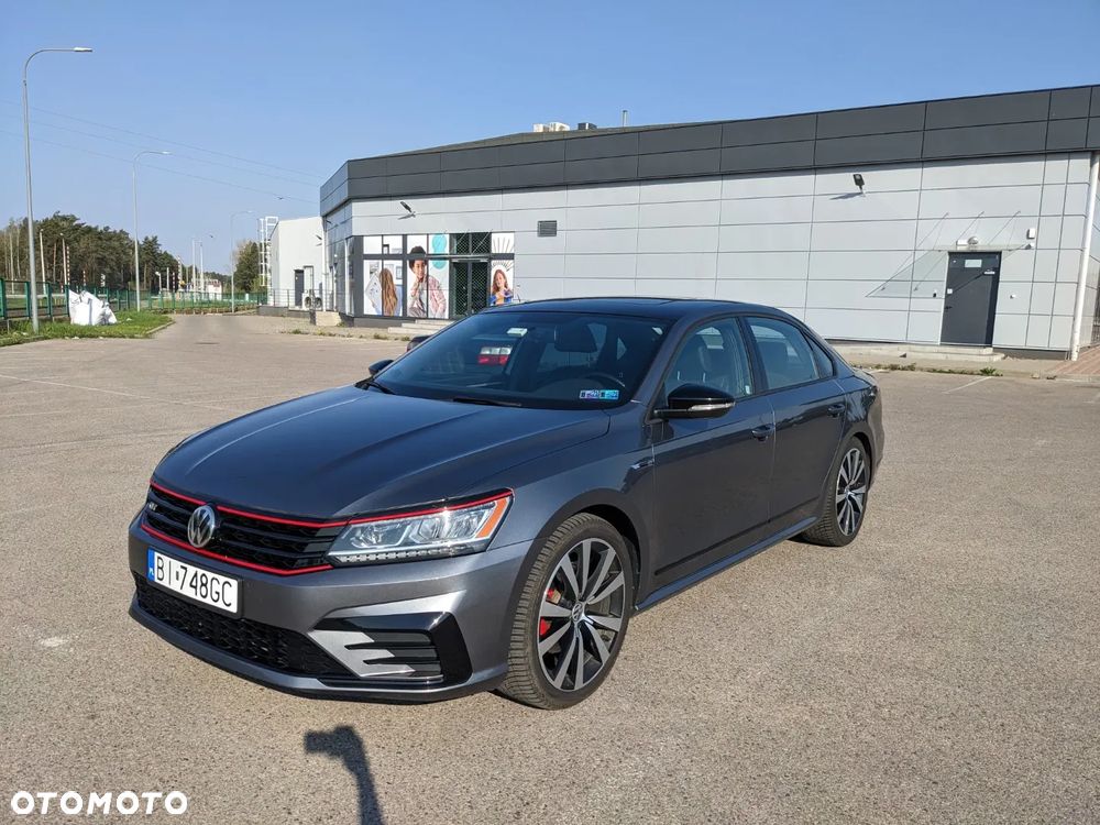 Volkswagen Passat - 1