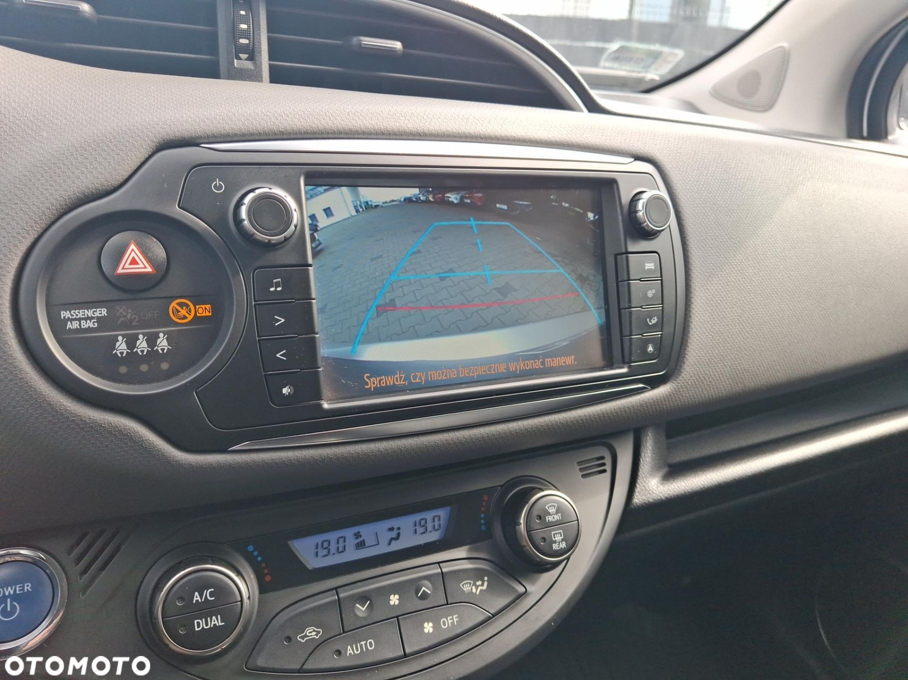 Toyota Yaris Hybrid 100 Life - 18