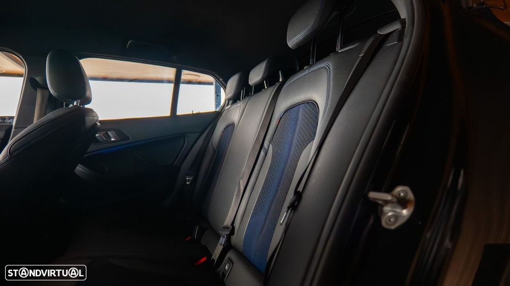 BMW 116 d Pack Desportivo M - 8