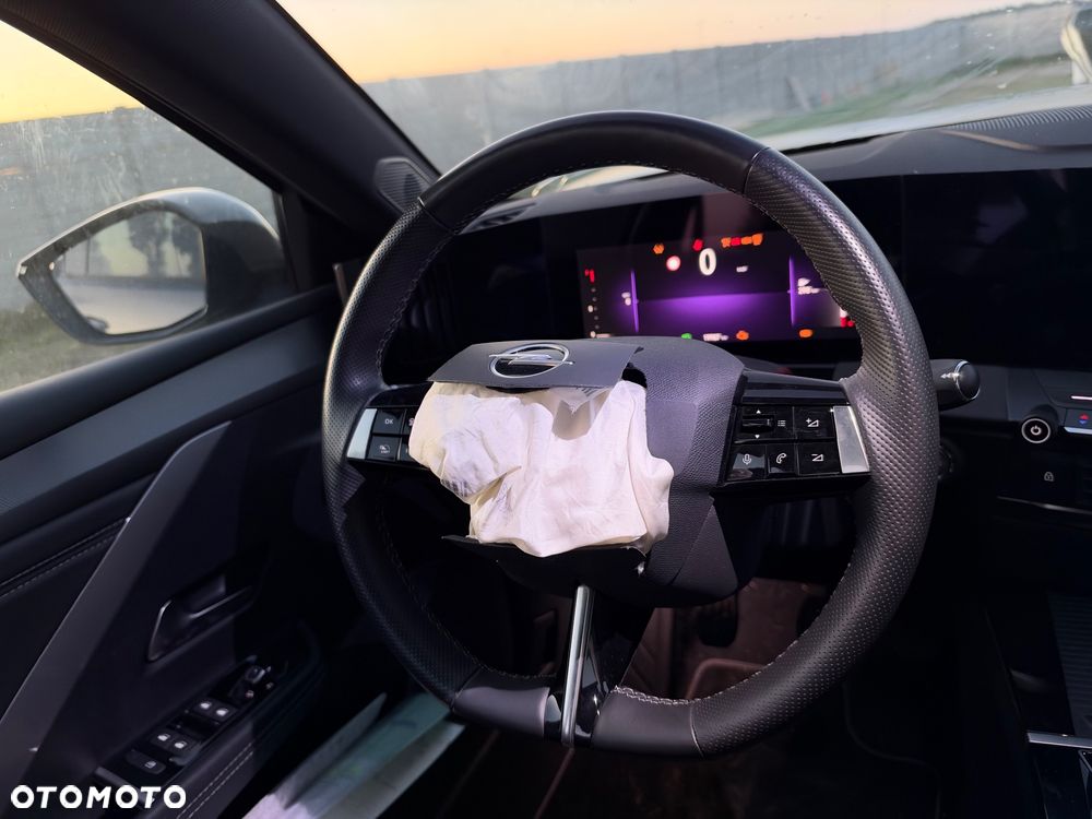 Opel Astra 1.2 Turbo GS - 19