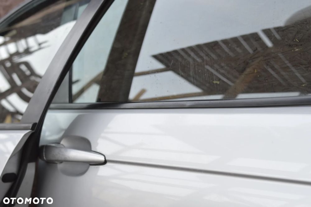 BMW E46 SEDAN / TOURING / KOMBI ORYGINALNE KOMPLETNE DRZWI PRZEDNIE LEWE / PRAWE EUROPA W KOLORZE TITANSILBER 354/7 O NR. 41 51 7 034 151 / 41 51 7 034 152 OEM W DOBRYM STANIE - 23