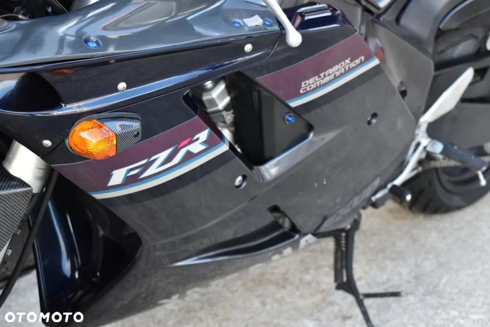 Yamaha FZR - 25