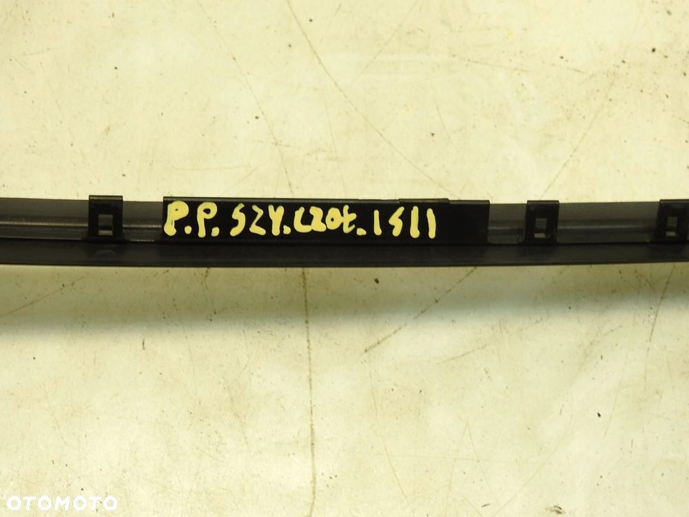 LISTWA SZYBY CZOŁOWEJ PRAWA LEXUS IS II - 2