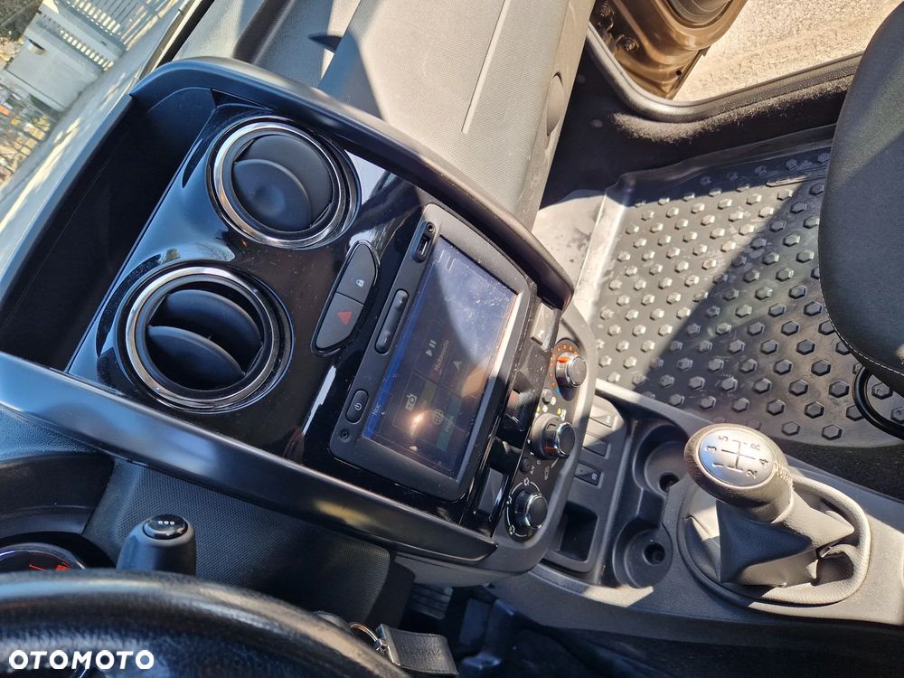 Dacia Duster 1.6 SCe Laureate S&S - 19