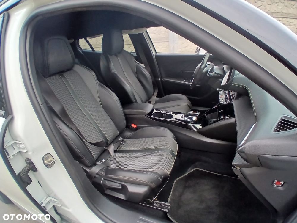 Peugeot 2008 1.2 PureTech GT S&S EAT8 - 32