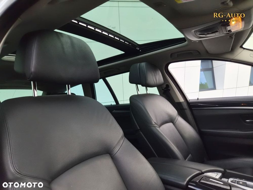 BMW Seria 5 525d xDrive Luxury Line - 29