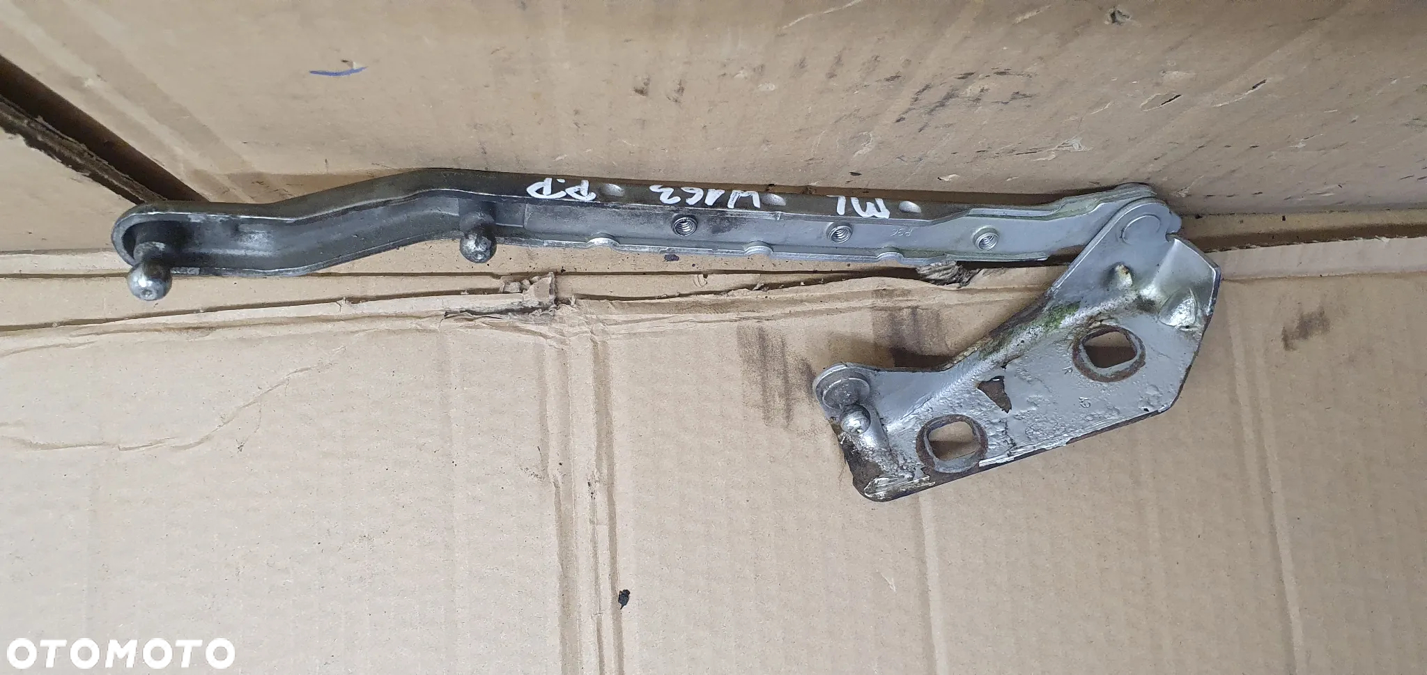 Zawias maski prawy przód przedni Mercedes ML W163 - 2