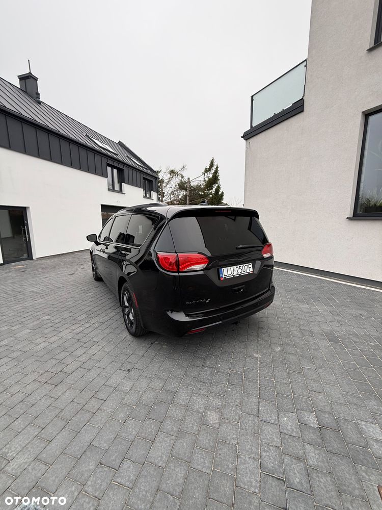 Chrysler Pacifica - 7