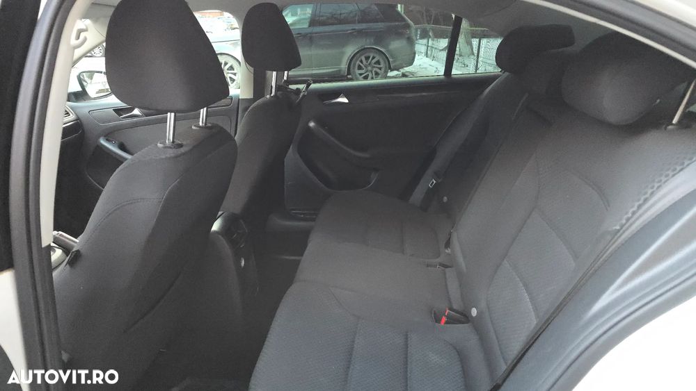 Volkswagen Jetta 1.2 TSI Trendline - 11