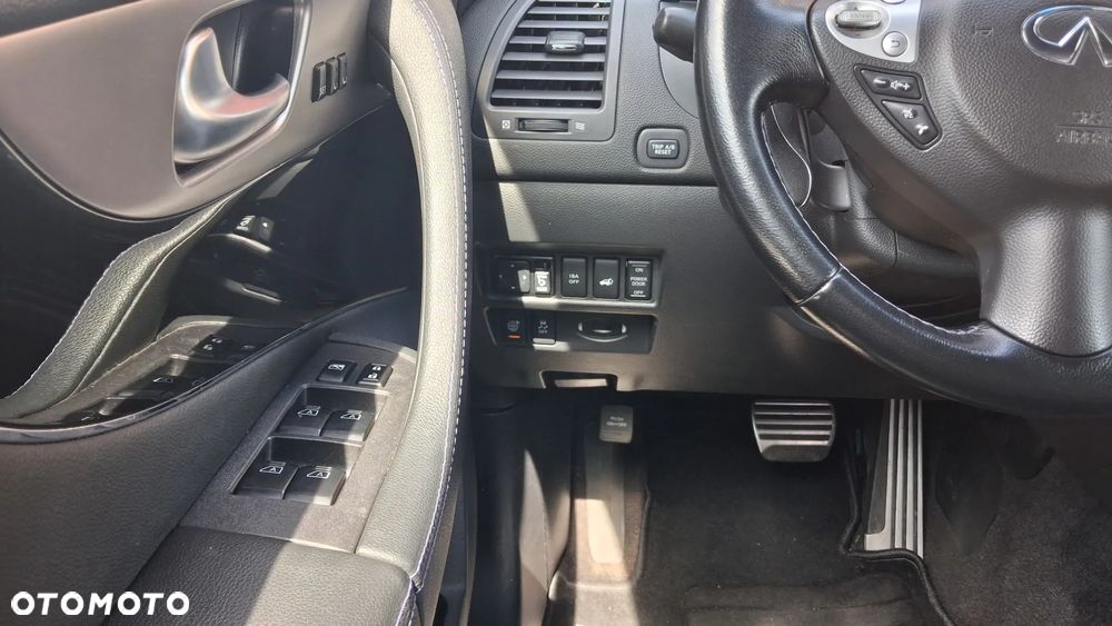 Infiniti QX70 3.0d S Premium - 9
