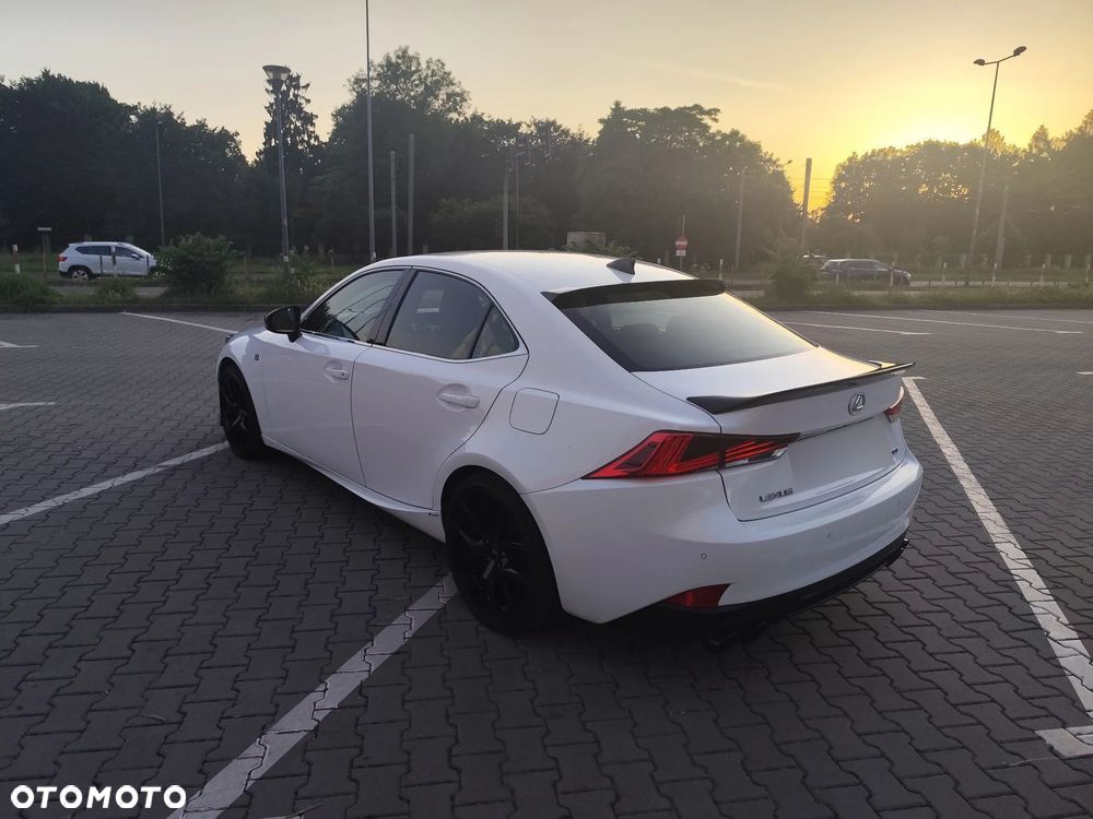 Lexus IS 200t F Sport - 9