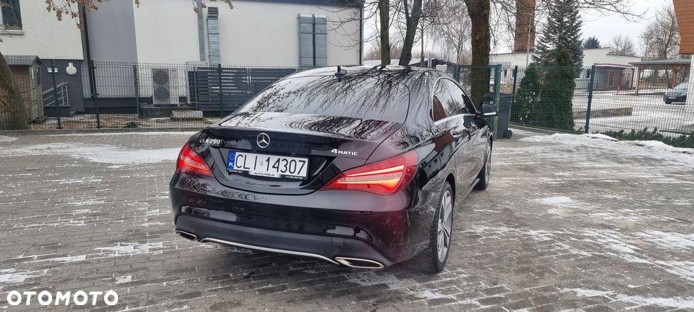Mercedes-Benz CLA 250 4Matic 7G-DCT UrbanStyle Edition - 29
