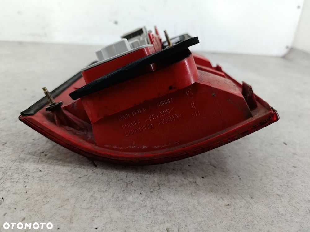LAMPA TYLNA PRAWA AUDI A2 8Z 8Z0945096 286602 HATCHBACK - 9