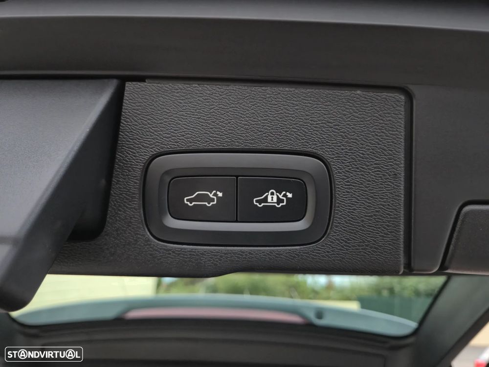 Volvo XC 60 2.0 D4 Momentum Geartronic - 28