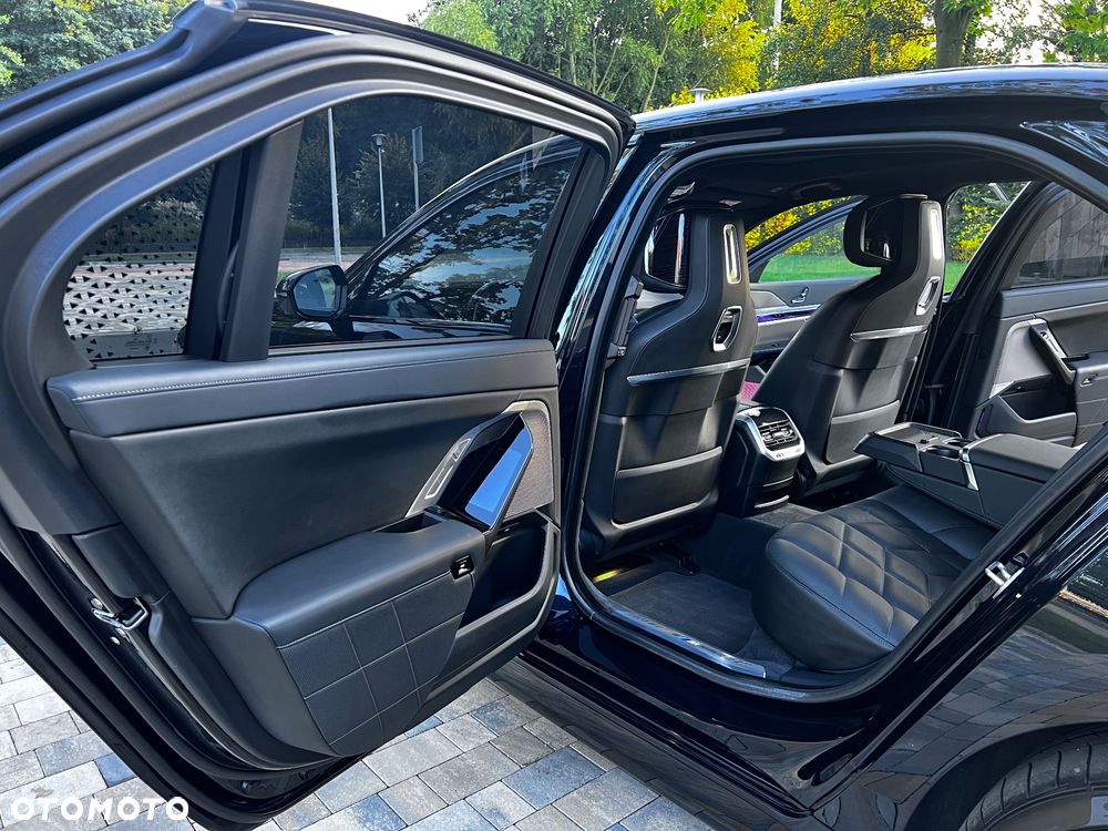 BMW Seria 7 740d xDrive - 23