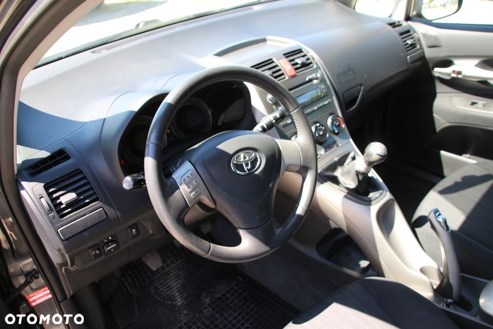 Toyota Auris 1.6 VVT-i Team - 10