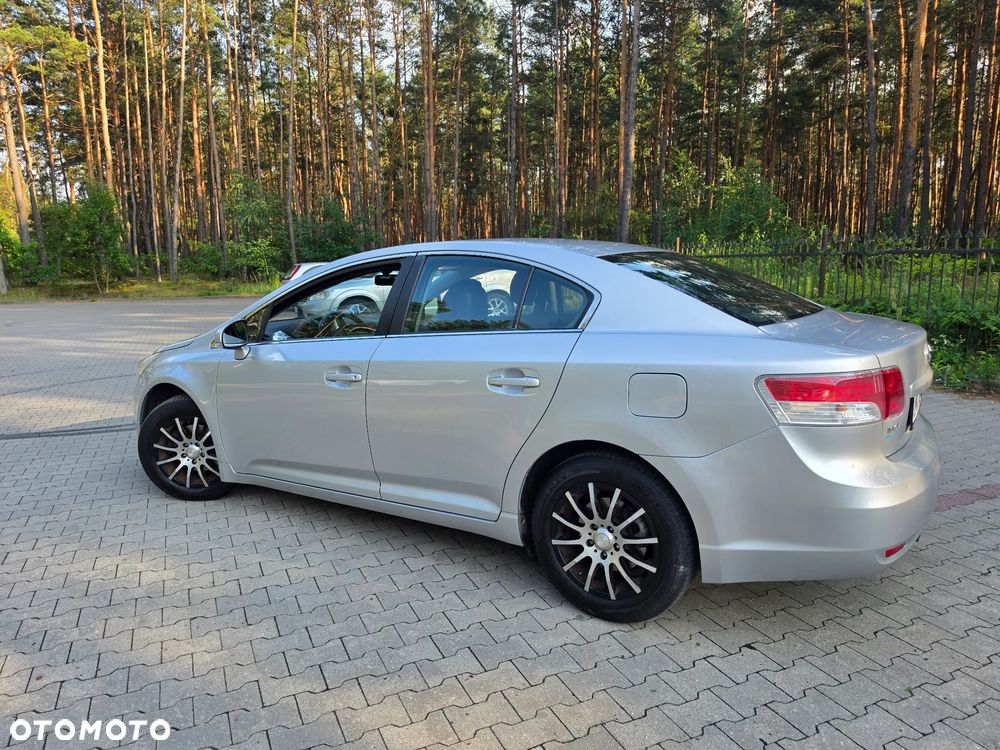 Toyota Avensis 1.8 Executive - 11