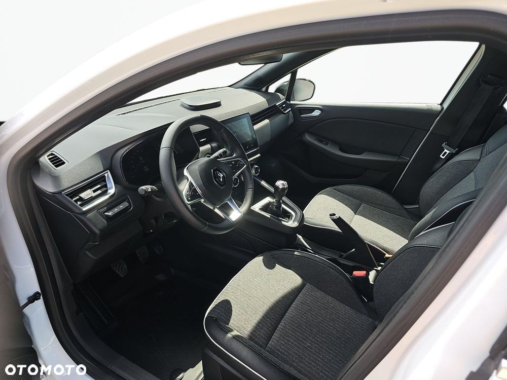 Renault Clio - 25