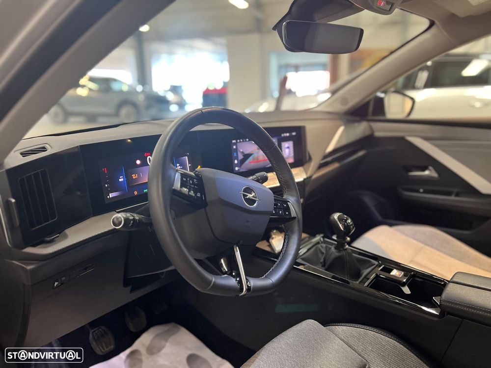 Opel Astra 1.2 T Elegance - 12