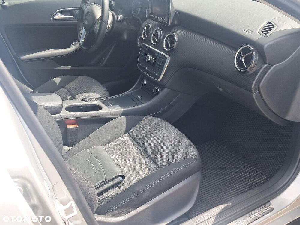 Mercedes-Benz GLA - 15