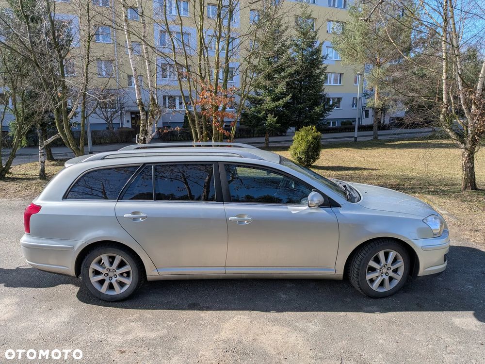 Toyota Avensis 2.0 D-4D Luna - 2